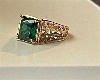 synthetic Emerald in yellow gold, stunning ring!