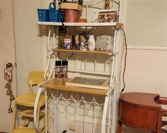 Chair with drop down steps, shelf unit in while, lamp, Decor