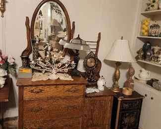 Another pic of the vintage dessser