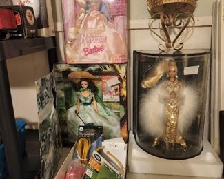 Barbies - Bob Mackie Barbie in clear case & original packing