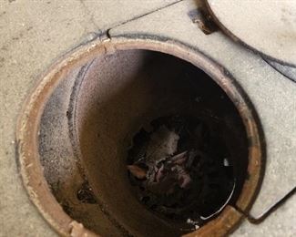 Big Boy cast iron stove - bottom is rusted out.