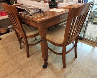 Dining table & 4 chairs