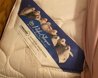 Queen Serta perfect Sleeper Nortstar Arbor Moon Quilted Top Mattress Box Spring Frame