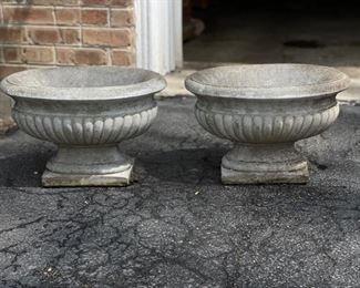 Pair of concrete urns. 