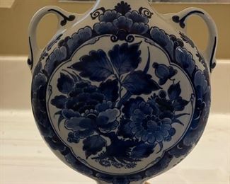 Vintage De Porceleyne Fles Delft  blue & white two-arm handle lamp. Measures 8" x 7" W. Photo 1 of 2. 