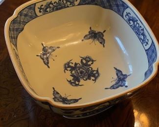 Vintage Blue & White Chinese Bowl. Stamped Made In Hong King.  Photo 2 of 2. 