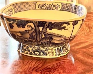 Vintage Blue & White Chinese Bowl. Stamped Made In Hong King.  Photo 1 of 2. 