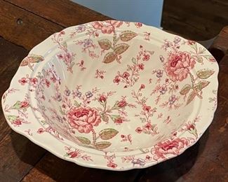 Johnson Bros Rose Chintz serving bowl. 