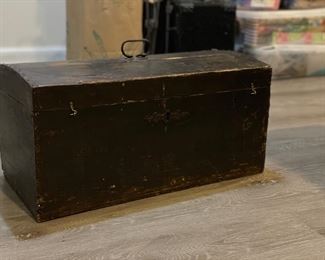 Vintage wood box. Photo 2 of 4. 