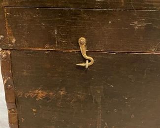 Vintage wood box. Photo 4 of 4. 