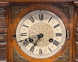 Antique mantle clock. Photo 2 of 3. 