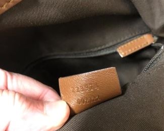 LABEL ON AUTHENTIC GUCCI PURSE
