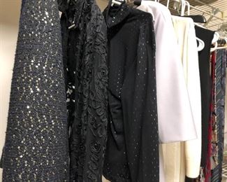 WOMEN'S CLOTHING MEDIUM