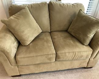 LOVESEAT