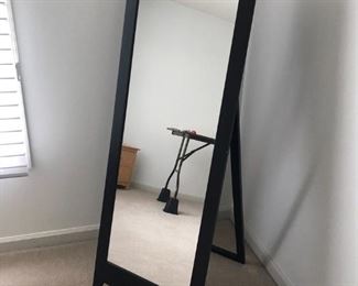 FLOOR MIRROR