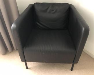 BLACK CHAIR