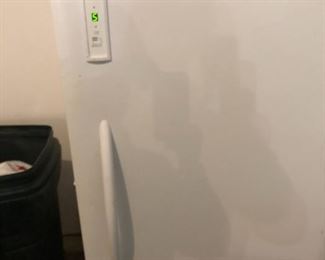 UPRIGHT FREEZER