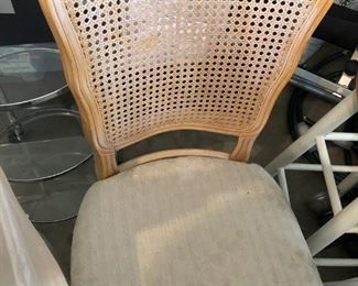 4 CHAIRS