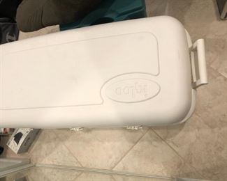 LARGE IGLOO COOLER