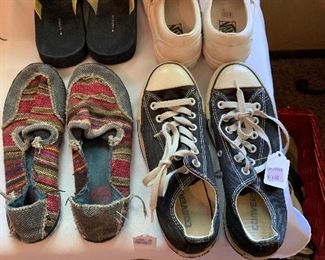Ladies Shoes! Vans, converse, other name brand 