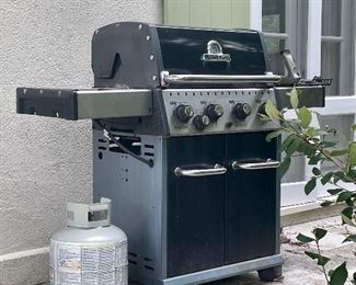 Gas Grill with extra tank