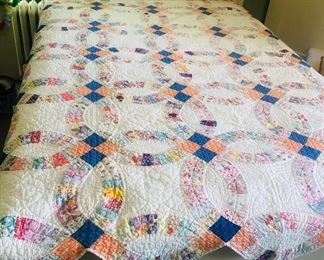Vintage double wedding ring quilt (75” x 85”)