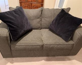 Fine Design loveseat & velveteen pillows