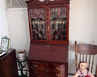 Clean secretary desk