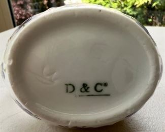 D&C cream spout