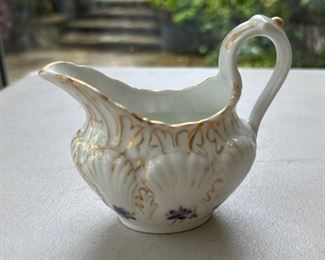 D&C cream spout