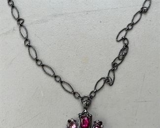 Costume necklace with pendant