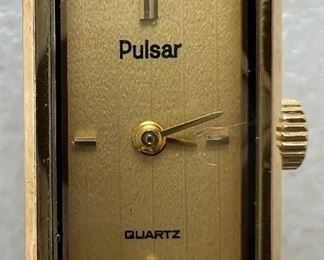 Vintage Pulsar Y434 5000 gold tone Base Metal Bezel Stainless Steel Quartz wristwatch