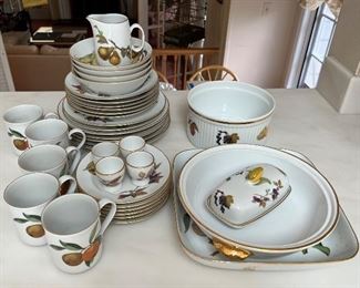 Royal Worcester Evesham China Set (38 pc)