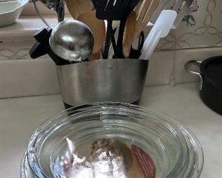 Pyrex & kitchen accessories