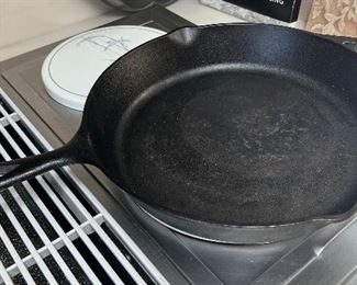 LODGE 12" Seasoned Iron Skillet