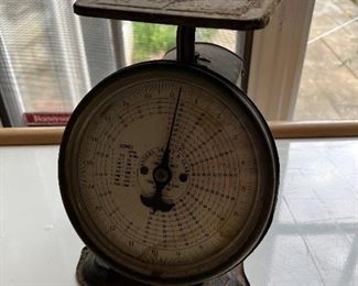 Antique Landers, Frary & Clark Parcel Scale