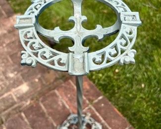 Cast iron smoking stand