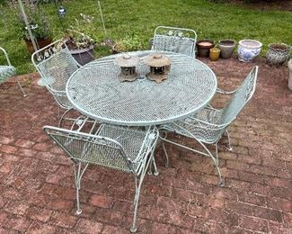 Copper Green-Colored Outdoor wrought iron&nbsp;Set
- 48" Round Table
- 4 Arm chairs