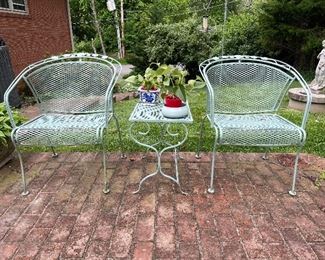 Copper Green-Colored Outdoor wrought iron&nbsp;Set
- Small Rectangular Side Table
- 2 Rounded Back Arm Chairs