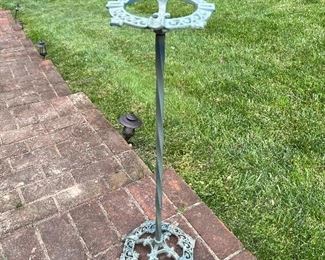 Cast iron smoking stand