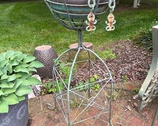 Metal outdoor bowl holder