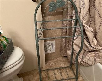 Metal towel holder