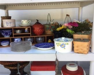 Divider display, flow blue dishes