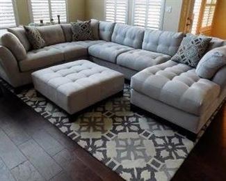 CINDY CRAWFORD HOME LIGHT GRAY SECTIONAL SOFA - LIKE NEW