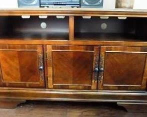 ENTERTAINMENT CONSOLE