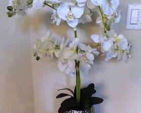 FAUX FLORAL ARRANGEMENT