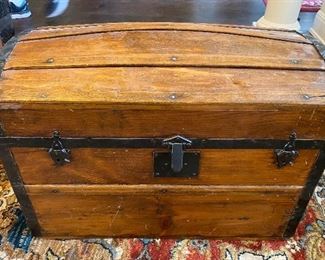 ANTIQUE WOODEN HUMPBACK STEAMER TRUNK