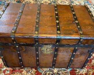 ANTIQUE WOODEN FLAT TOP STEAMER TRUNK