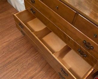 Convenient divided drawer space. 