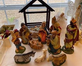Beautiful large Nativity, 12 pieces 
